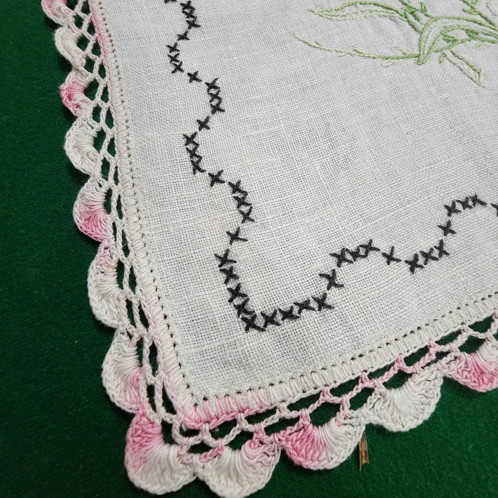 Vintage Hand Embroidered Linen Table Runner Floral Crochet Lace Trim 38x12